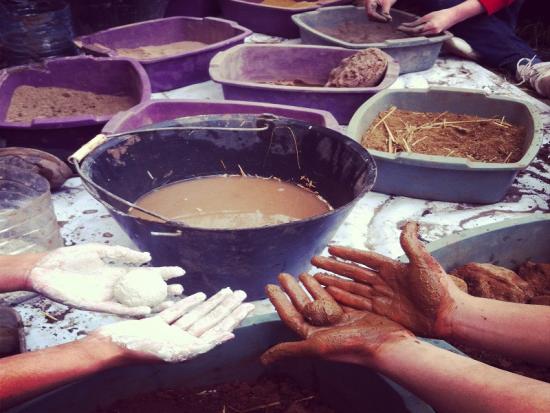 Trabajos voluntarios y Fiesta del Adobe en Canela.