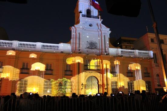 La proyección tridimensional o "mapping" en la fachada del Museo Histórico Nacional