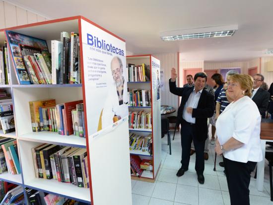Presidenta inaugura Biblioteca Pública de Ruca Raqui, Saavedra.