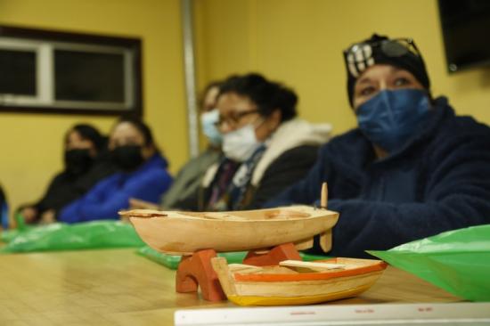 Mujeres de capacitan en primer curso de Carpintería de Ribera en Magallanes