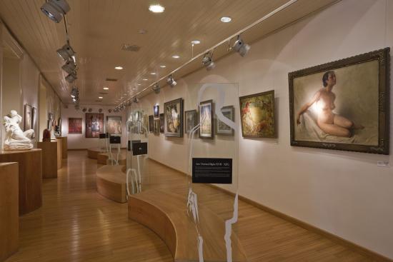 Vista del interior del Museo de Arte y Artesanía de Linares.
