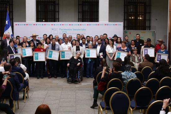 Presidente Boric entrega recogimientos a cultores de Patrimonio Inmaterial