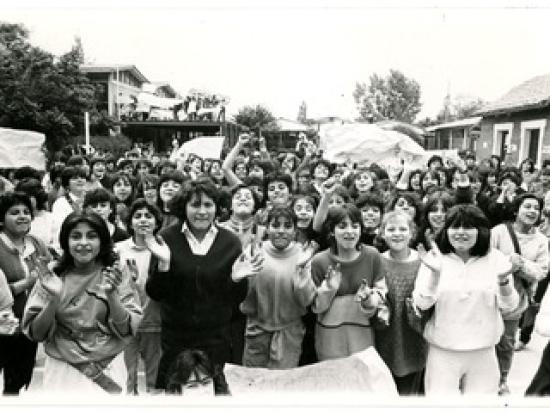 Fotografía mujeres jóvenes_ Estudiantes de Liceos Industriales_Fondo Fortín Mapocho_ ARNAD. (1)