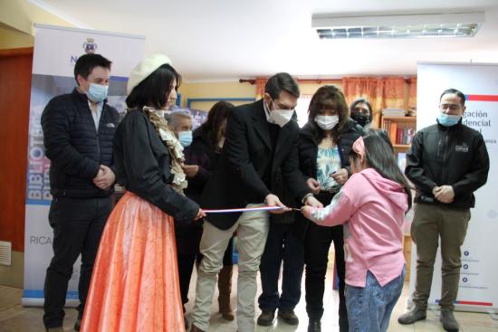 Inauguran puntos de lectura en Condominio de Viviendas Tuteladas y UCAM de Puerto Natales