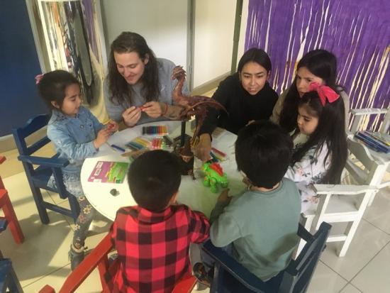Niñas y niños de los jardines de verano de Junji e Integra participaron en Fiesta del Libro Infantil organizada por el Serpat
