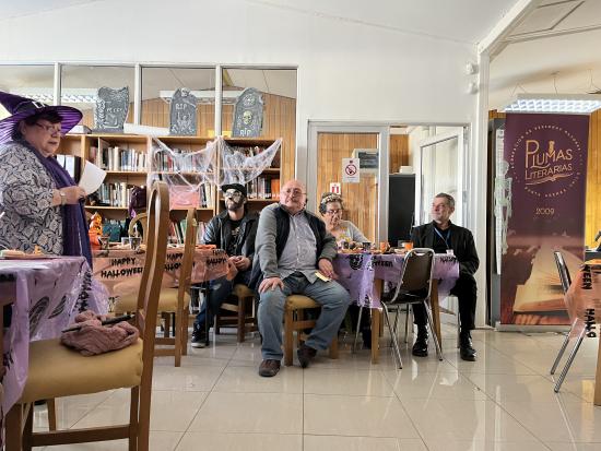 Con encuentro en Biblioteca Pública 47 de Punta Arenas agrupación Plumas Literarias celebró Halloween