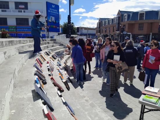 Positiva acogida tuvo actividad "Navidad entre libros" organizada por el Serpat