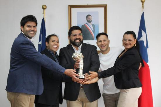 Autoridades regionales reconocen a circo chileno