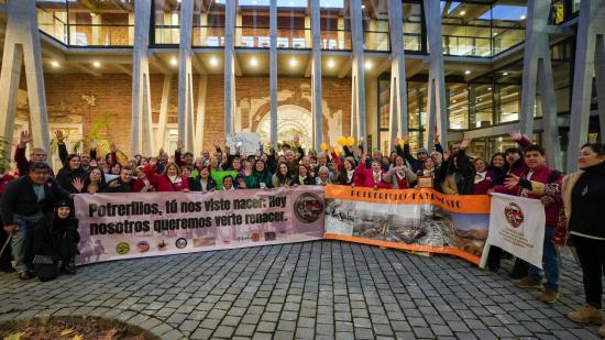 Asistentes celebraron la aprobación de la declaratoria de Potrerillos en el Palacio Pereira 