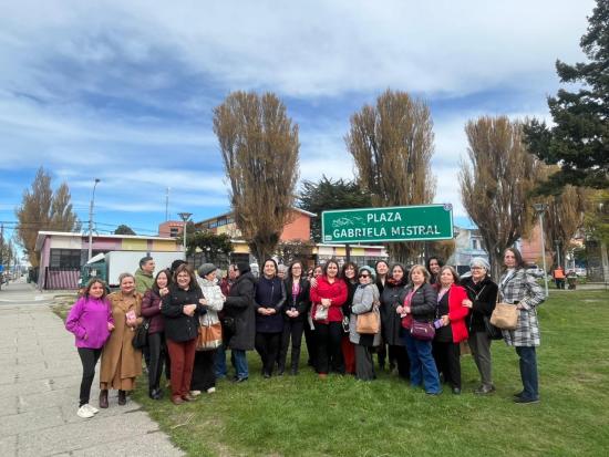 “Huellas de Mistral: Entre Letras y Rebeldía” reunió a mujeres y jóvenes en torno al legado de Gabriela Mistral