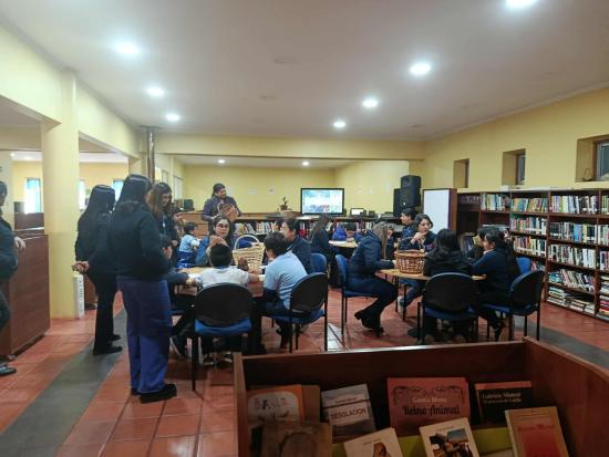 Taller en Biblioteca de Ñiquén