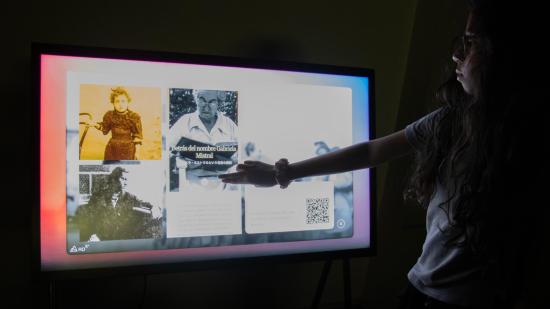 Exposición inmersiva e interactiva de Gabriela Mistral