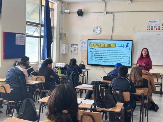 Charla en el Instituto Superior de Comercio (INSUCO)  impartida por la relatora Fernanda Poblete Castro