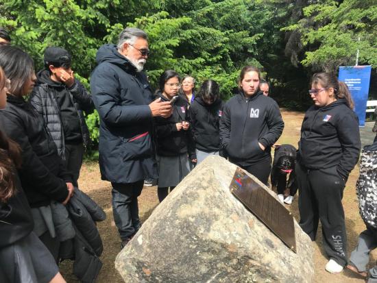 Con actividades de mediación e instalación de placa en Hotel Tres Pasos Serpat conmemoró 80 años del Premio Nobel a Gabriela Mistral