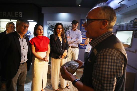 Recorrido de autoridades por el Museo de Ciencia y Tecnología