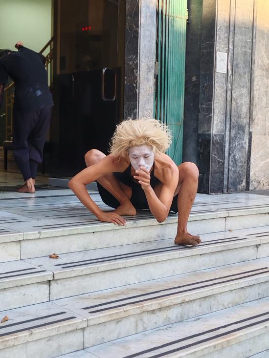 Maestro Yin Lou en la obra ACCESS