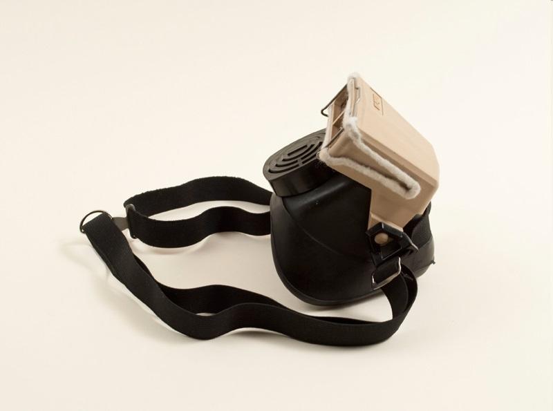 Respirador. Nº de Inventario 48.0004. En Exhibición. Colección Industria Minera Carvile. Museo Historia Natural de Concepción.