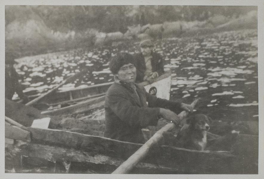 Chilotes y kawéskar en los canales magallánicos