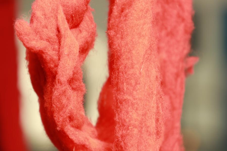 Detalle exposición &quot;Soñar el agua&quot; de Cecilia Vicuña en el MNBA