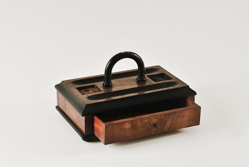 Traveling Desk (frontal view)