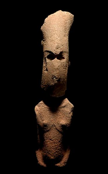 Avareipua (Female Moai)