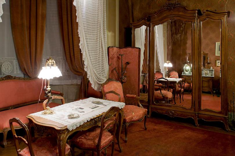 Master bedroom Master bedroom