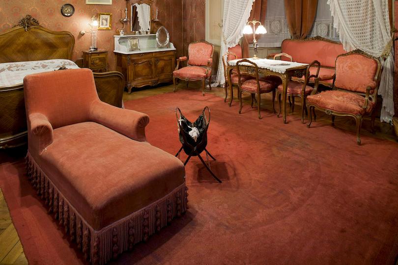 Master bedroom Master bedroom