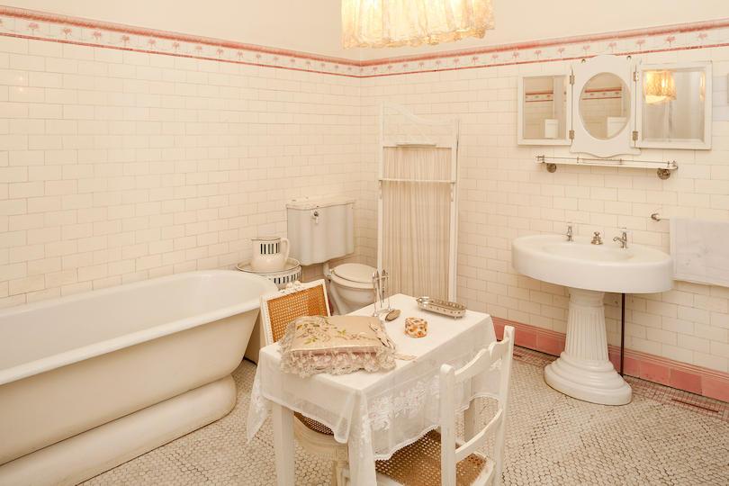 Bathroom of Braun-Menéndez Family Mansion Bathroom of Braun-Menéndez Family Mansion