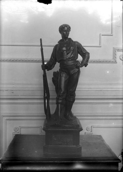 &quot;Roto Chileno&quot; monument