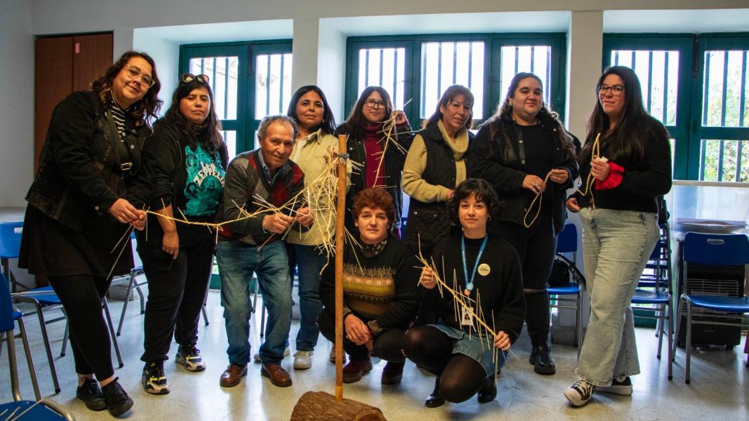 Alumnas asistentes al curso de trenzado en paja trigo ligún