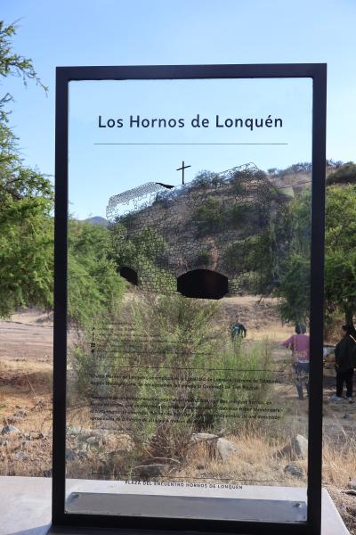 Presentación cultural Memoria en colores: Historia de un Oso Corporación Memoria Lonquén. En esta actividad realizaremos un viaje mágico a través de la técnica del Kamishibai a la "Historia de un Oso", trabajando la importancia de la memoria con hermosos y emotivos personajes. Las niñas y los niños tendrán la posibilidad de descubrir que la memoria es esencial para mantener nuestra identidad personal, familiar y social a través del arte y la literatura. Invitamos a los más chicos (y no tan chicos) a vivir una experiencia mágica de cuentos, arte y memorias. Organizado por: Corporación Memoria Lonquén Horarios: Sábado 23 • Entre 16:00 y 19:00 horas Comuna o país: Isla de Maipo Actividad orientada para Edad recomendada Todas las edades