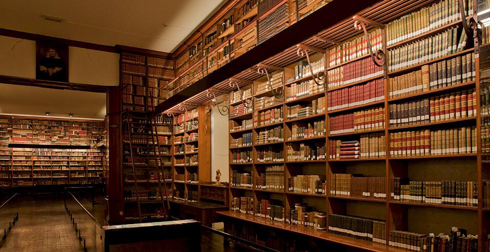 Recoleta Dominica Heritage Library