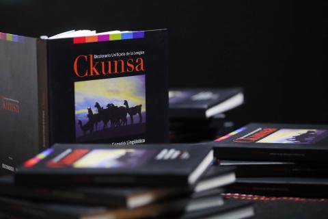 Donación de 500 ejemplares del diccionario unificado de la lengua Ckunsa, 