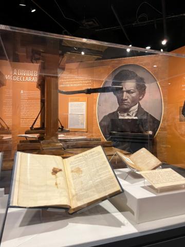 Detalle de la prensa con que se imprimió La Aurora de Chile ya montada en la muestra The Declaration’s Journey n el Museo de la Revolución Americana